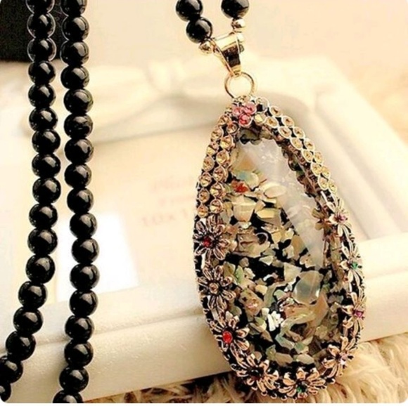 - Jewelry - Pretty! Color Filled Necklace